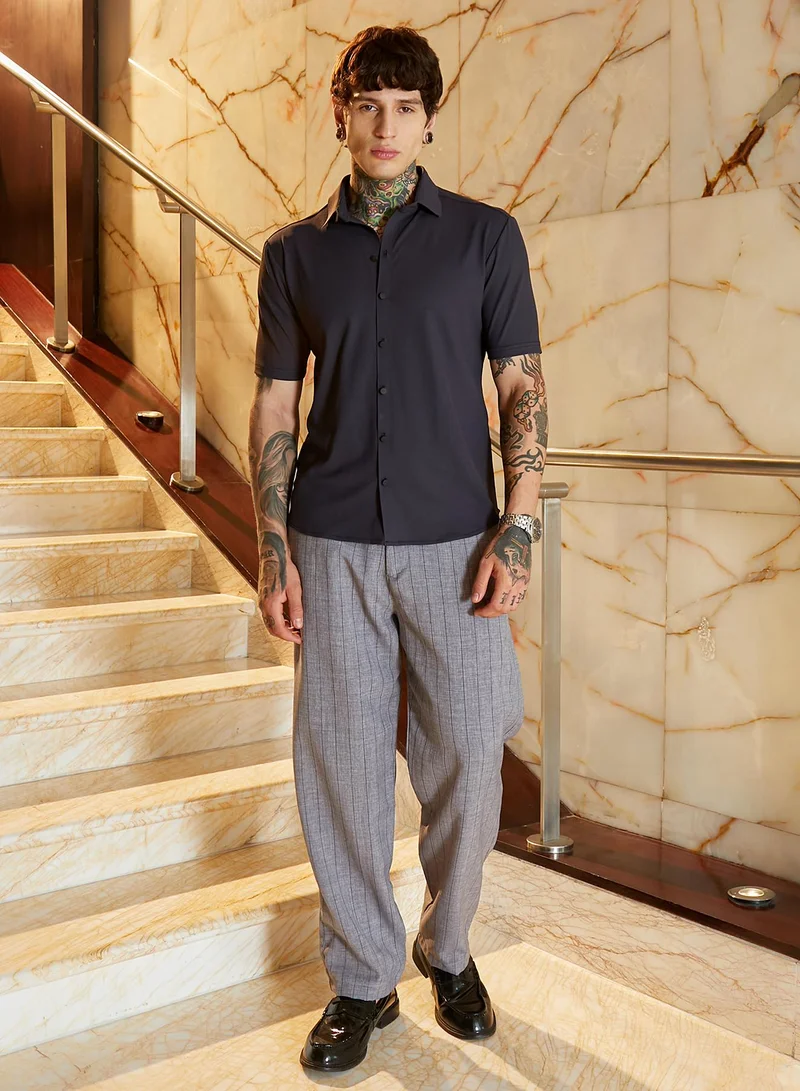 Campus Sutra Men's Charcoal Grey Seamless Cuboid Shirt