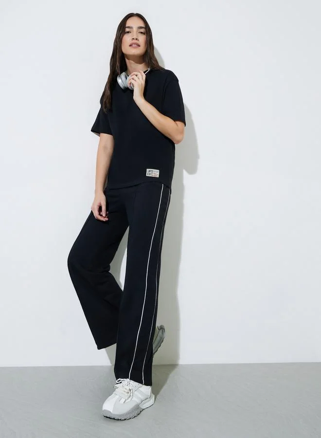 ستايلي Black Solid Patch Detail Oversized T-Shirt