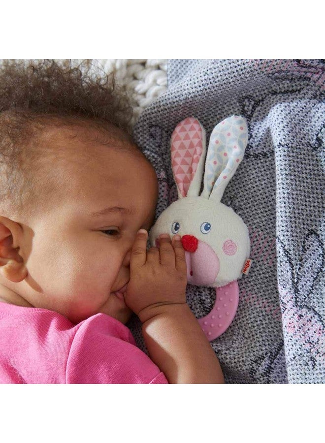 هابا لعبة عضاضة وإمساك أرنب عيد الفصح من HABA كهدية عيد الفصح الأولى وحشوات سلة عيد الفصح للأطفال، وألعاب تجعيد للأطفال ولعبة التسنين للأطفال من عمر 6 إلى 18 شهرًا - Image 2