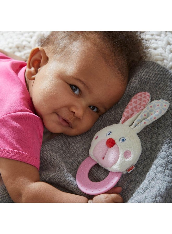 هابا لعبة عضاضة وإمساك أرنب عيد الفصح من HABA كهدية عيد الفصح الأولى وحشوات سلة عيد الفصح للأطفال، وألعاب تجعيد للأطفال ولعبة التسنين للأطفال من عمر 6 إلى 18 شهرًا - Image 3