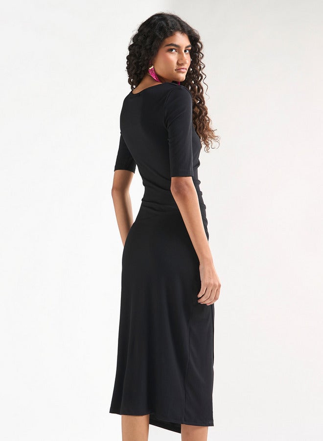 سبلاش فيڤ فستان بقصّة ضيّقة بارز الملمس بياقة مربعة وحافة توليب - Image 3