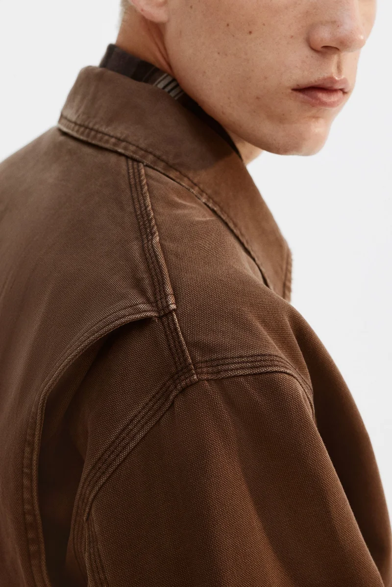 اتش اند ام جاكيت من قماش الكانفاس بقصّة عادية