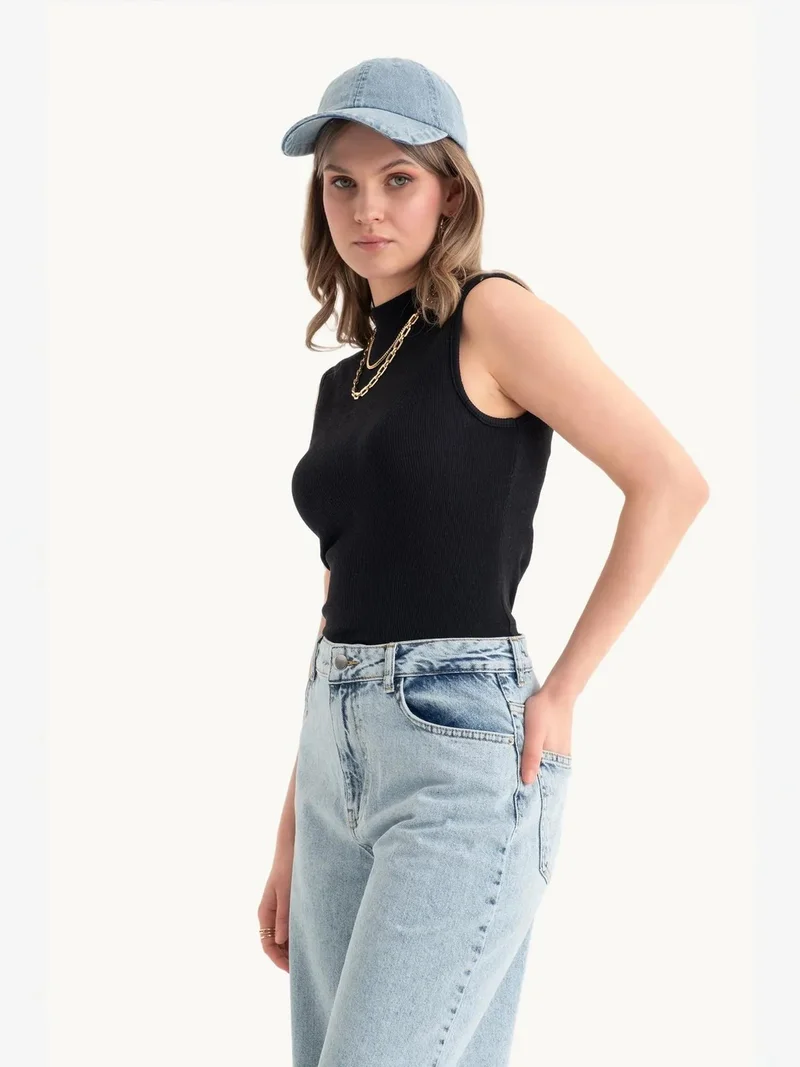 زوبعة بلوزة ضيقة بياقة عالية مضلعة