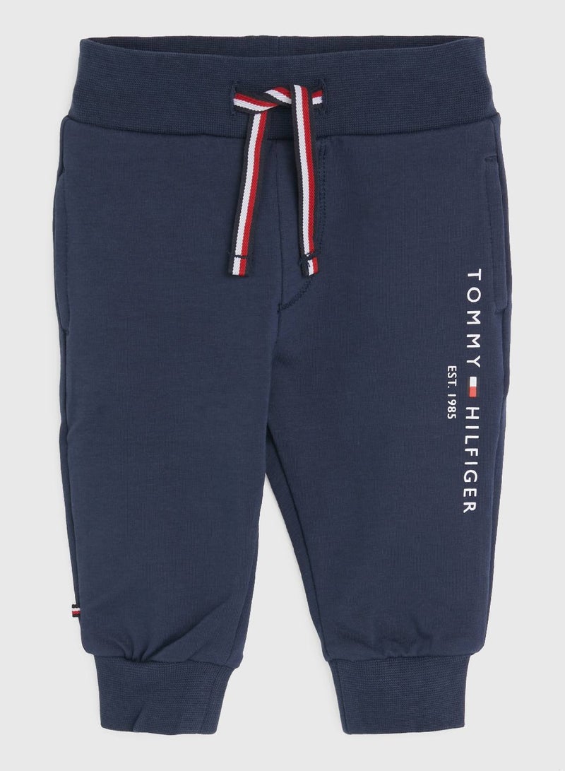 تومي هيلفيغر طقم سويتشيرت وبنطال رياضي إيسنشال بشعار - Image 4