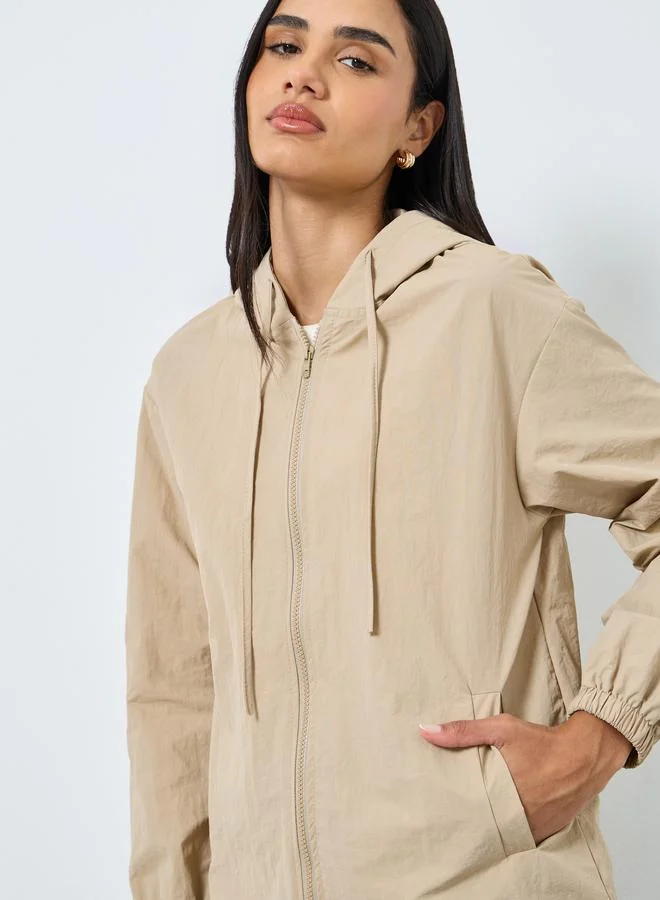 ستايلي جاكيت مقاوم للرياح بتفاصيل سحاب