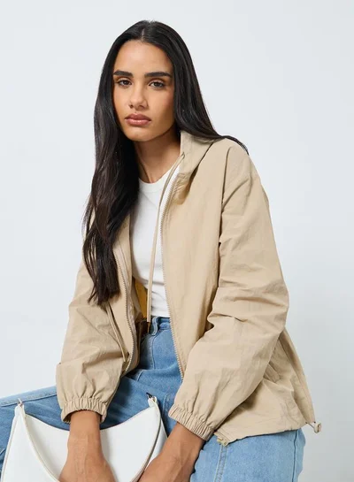 ستايلي جاكيت مقاوم للرياح بتفاصيل سحاب