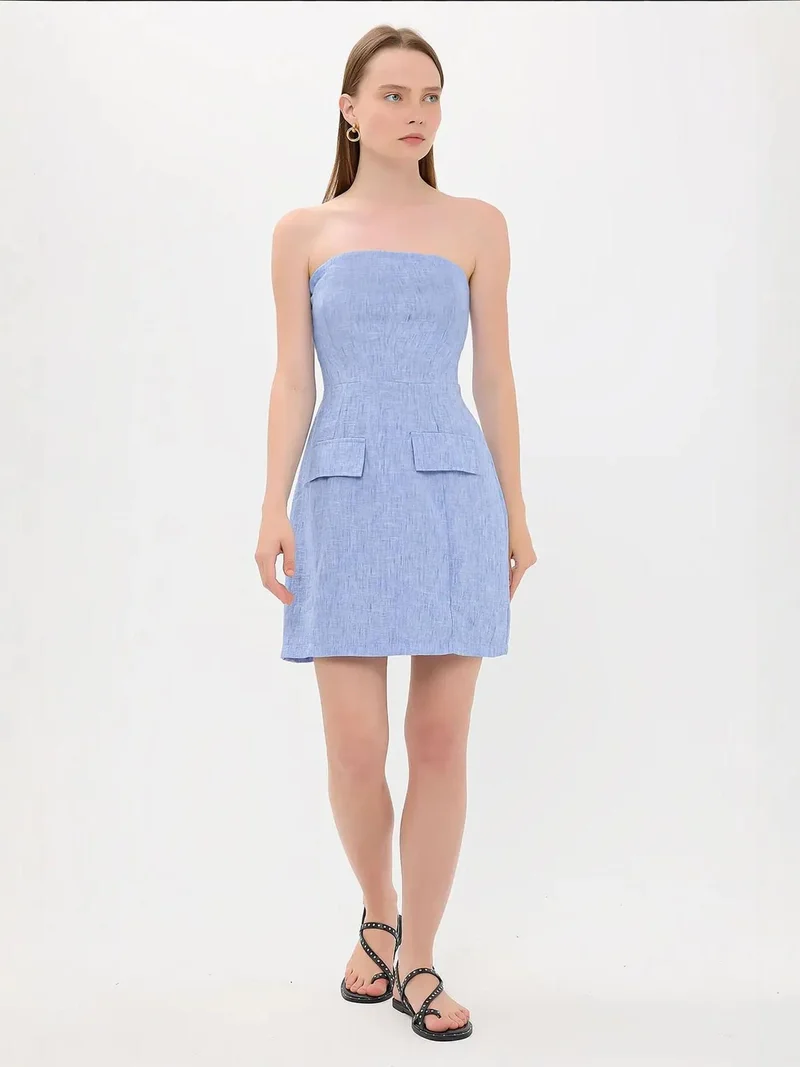 زوبعة فستان قصير بدون حمالات مع تفاصيل جيوب