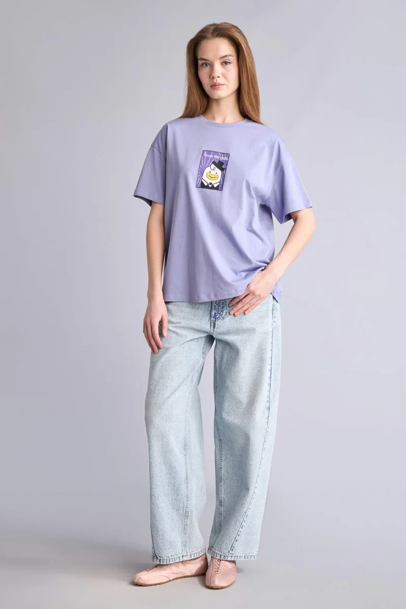 ديفاكتو Oversize Fit Crew Neck Printed Short Sleeve T-Shirt