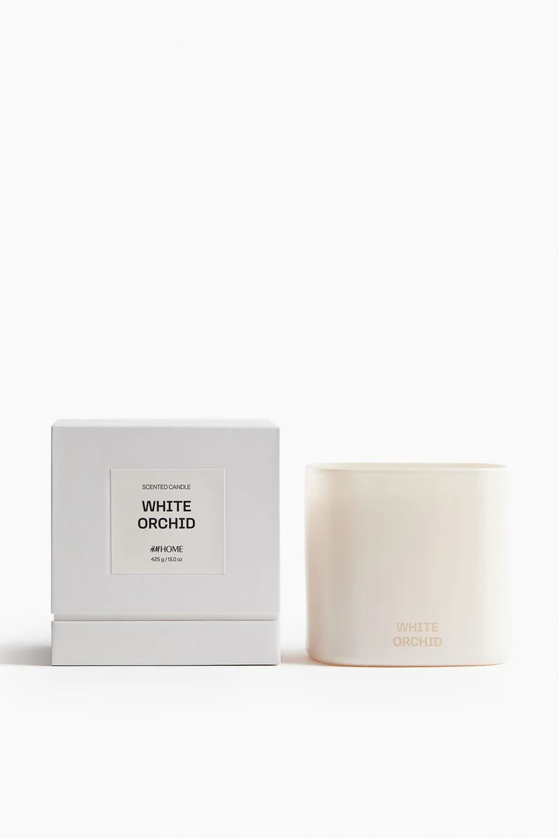 اتش اند ام شمعة معطرة كبيرة في حامل زجاجي