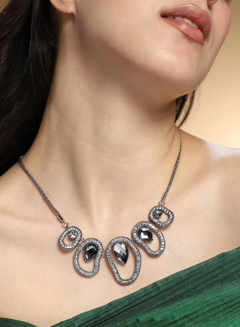 سوهي قلادة نسائية بتصميم هالة قطرة المطر | لون رمادي داكن | مقاس واحد | مادة سبيكة حجر صناعي | إغلاق بمشبك الكركند | قلادة للمناسبات الكاجوال والسهرة