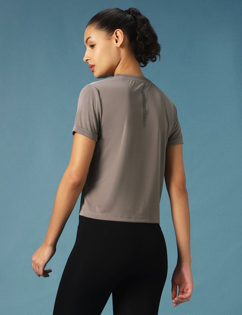 pump'd قميص نسائي برقبة دائرية بأكمام ملفوفة - Image 3