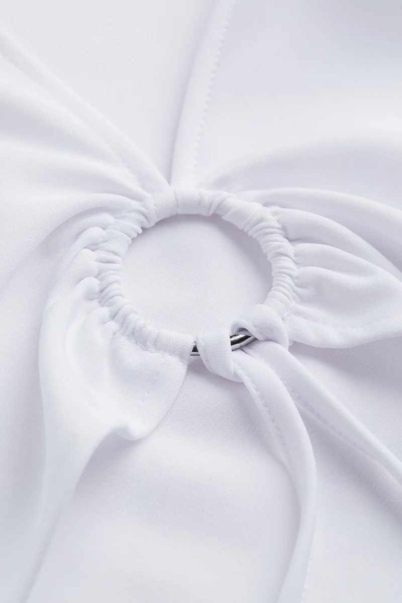 اتش اند ام بلوزة قصيرة بقبة