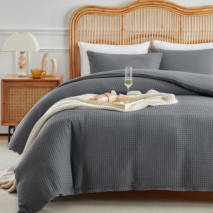 WAFFLE WEAVE DUVET COVER QUEEN SIZE GREY TEXTURED DUVET COVER SET SOFT AND BREATHABLE COMFORTER COVER 3 PIECES MICROFIBER BEDDING SET WITH ZIPPER FOR ALL SEASONGREYQUEEN