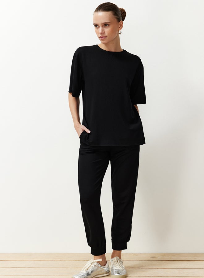 trendyol Black Crew Neck Short Sleeve Basic Jogger Knitted Blouse Pants Top-Bottom Set TWOSS24AU00120  - Image 2