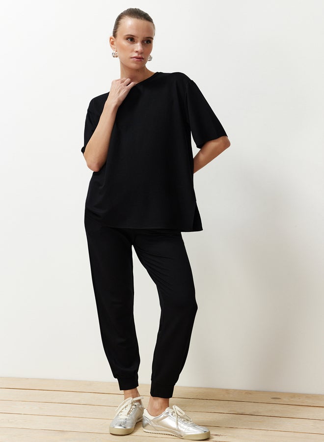 trendyol Black Crew Neck Short Sleeve Basic Jogger Knitted Blouse Pants Top-Bottom Set TWOSS24AU00120  - Image 4
