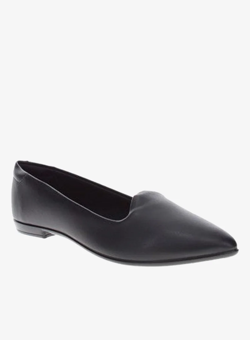 Flat Shoes for Women – Comfortable, Stylish & Everyday Essential Footwear