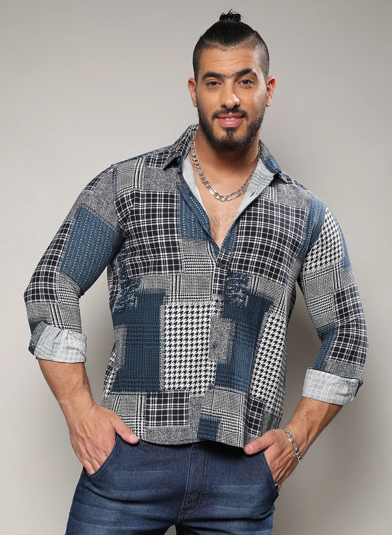 انستافاب بلس قميص رجالي كحلي بنقشة متعرجة بياقة واسعة وأكمام طويلة وفتحة أزرار مصنوع من القطن بتصميم مريح للارتداء اليومي