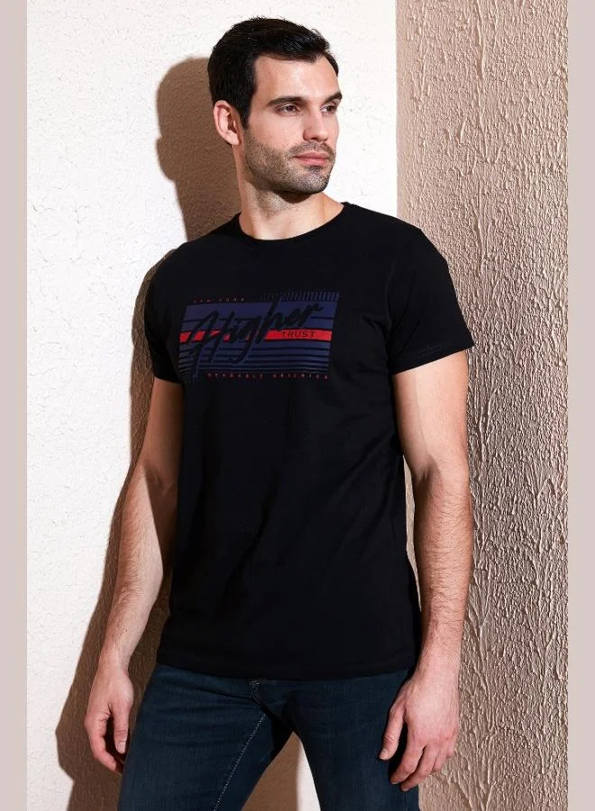 بوراتي تيشيرت رجالي قطن بطبعة بقصة ضيقة وياقة دائرية من بوراتي