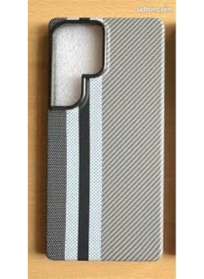 جراب هاتف Samsung Galaxy S24 Ultra يتميز بتصميم كربوني مخطط