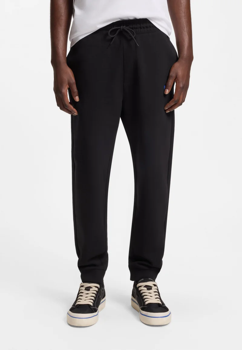 هوجو بنطلون رياضي قطني تيري مع رقعة شعار زرقاء