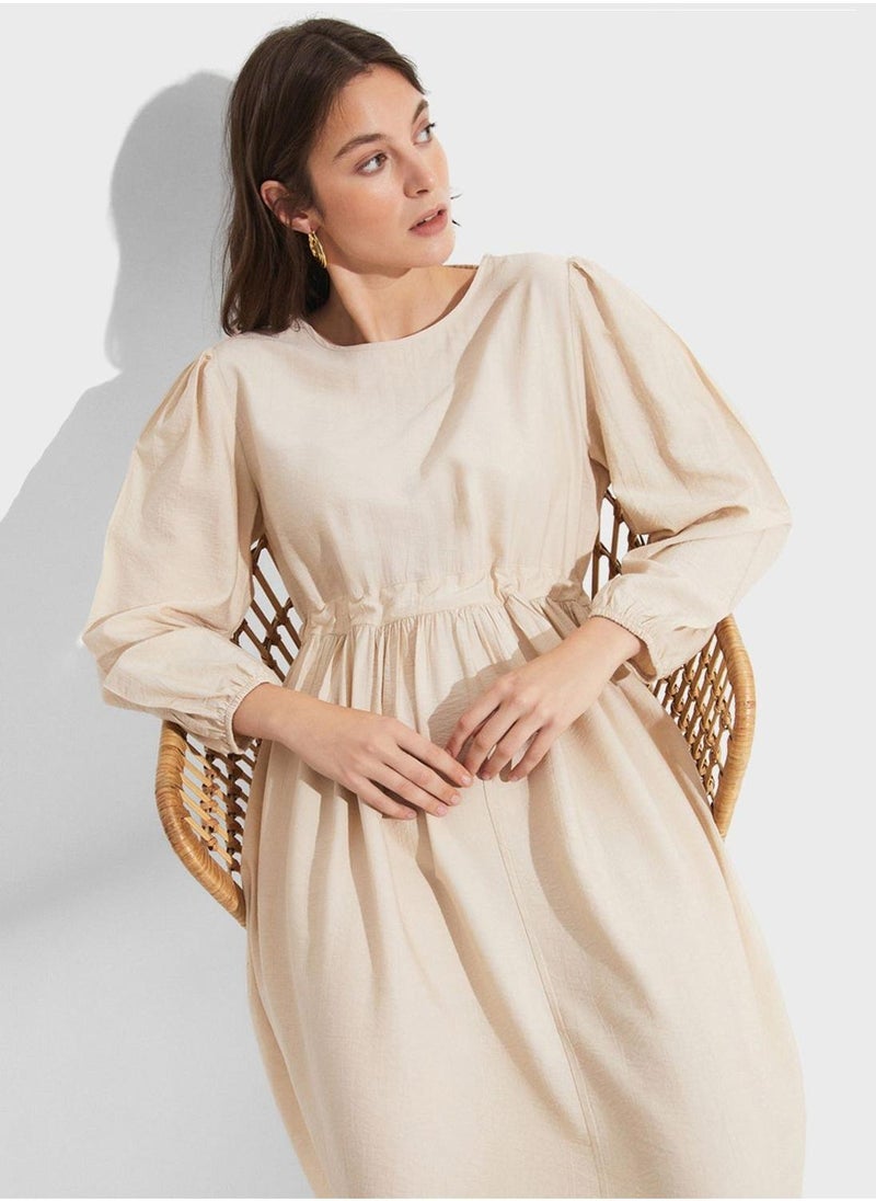 جون فستان متوسط الطول بيج بأكمام طويلة - Image 4