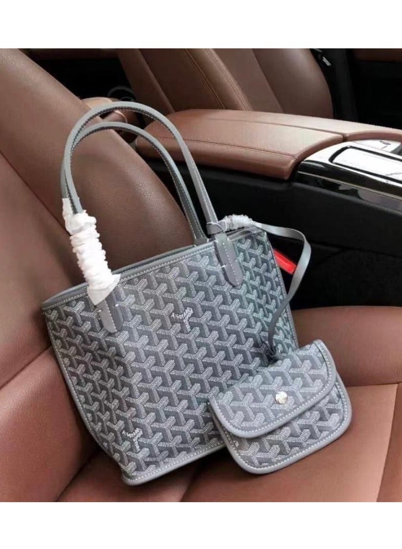 Luxurious and elegant women's bag