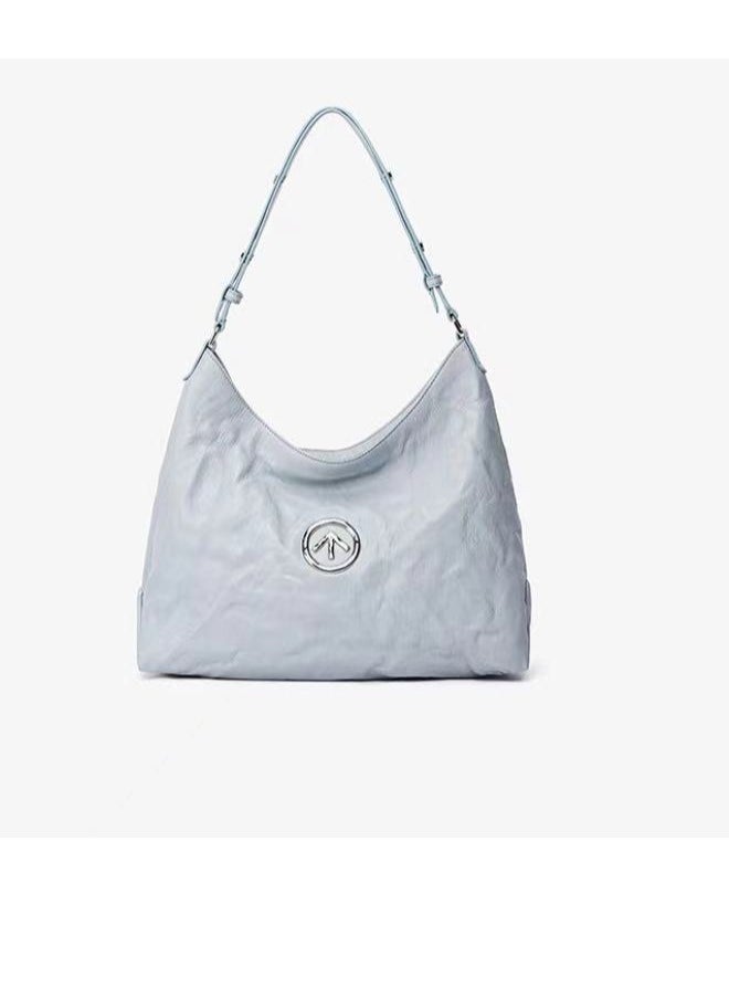 جي تي حقيبة كتف جلدية مطوية بعلامة ذهبية من GROTTO STONE-HOBO  - Image 1