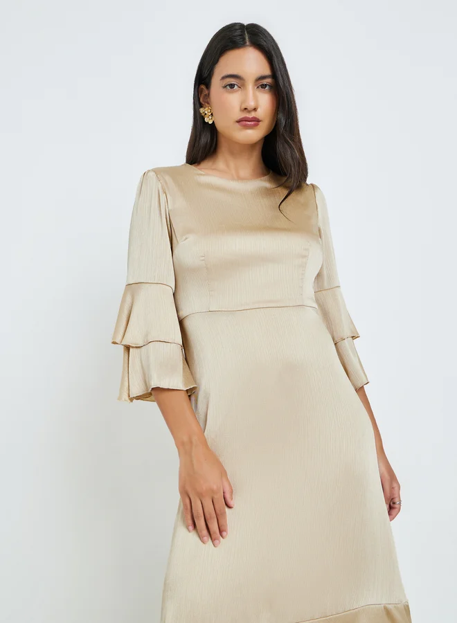 ستايلي فستان طويل بحافة واسعة وأكمام جرس