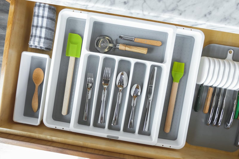 Madesmart صينية فضيات ميدسمارت البيضاء القابلة للتوسيع | 8 أقسام | رموز للمساعدة في فرز أدوات المائدة، أدوات القطع، الأدوات | بطانة ناعمة | خالية من BPA - Image 4