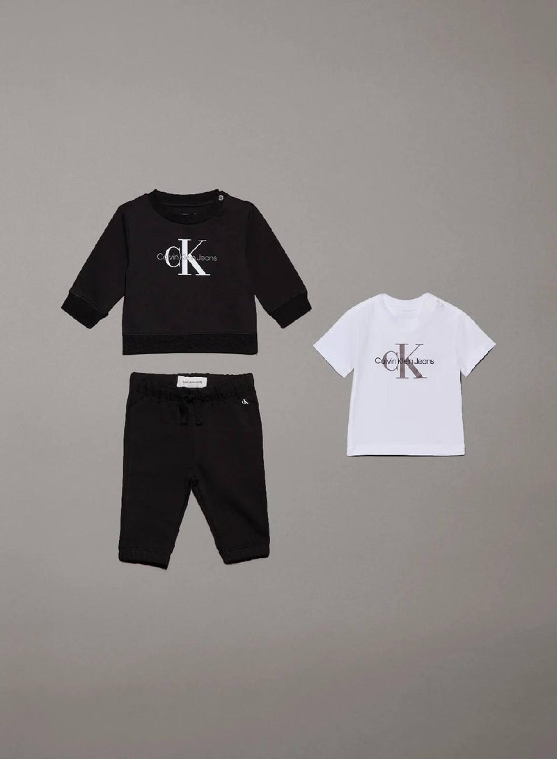 Calvin Klein Jeans Newborn Starter Giftpack - Image 1