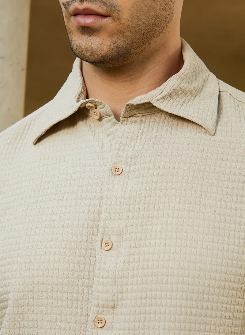 Campus Sutra Campus Sutra Men's Cloud Grey Grid-Textured Shirt For Casual Wear | Spread Collar | Long Cuffed Sleeves | Button Closure | Shirt Crafted With Comfort Fit For Everyday Wear