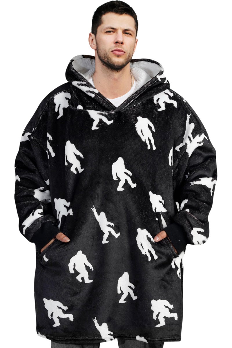 Huglanket هدايا Huglanket Bigfoot للرجال Big Foot Sasquatch Hishaft Gifts بطانية غطاء محرك غطاء محرك محرك مقبس مقبس واحد يناسب كل بطانية مقنعين مع تصميم Sasquatch مثاليًا للليالي الباردة الأسود - Image 1