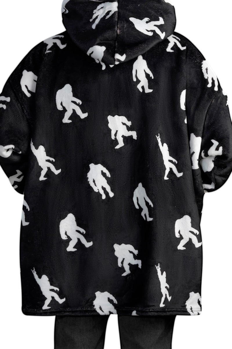Huglanket هدايا Huglanket Bigfoot للرجال Big Foot Sasquatch Hishaft Gifts بطانية غطاء محرك غطاء محرك محرك مقبس مقبس واحد يناسب كل بطانية مقنعين مع تصميم Sasquatch مثاليًا للليالي الباردة الأسود - Image 2