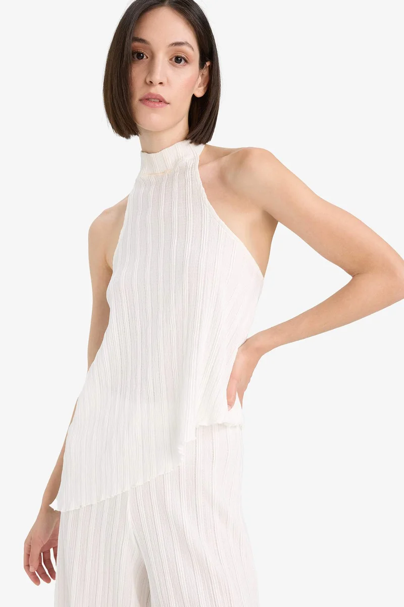 ديفاكتو Asymmetric Half Turtleneck Tank Top