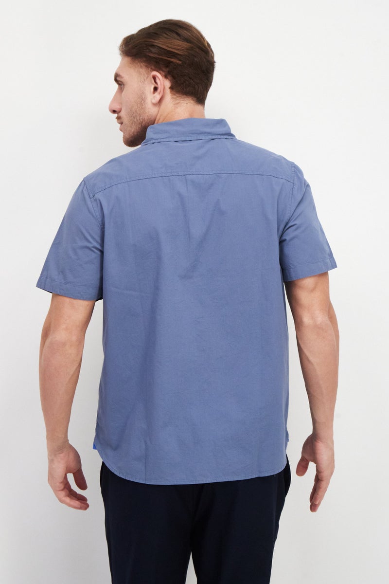 VINCE CAMUTO قميص رجالي بقصة عادية بأكمام قصيرة بلون أزرق حجري - Image 4