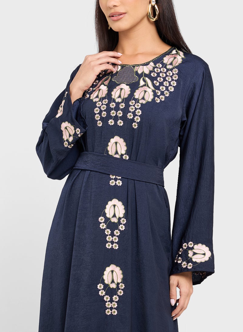 hayas closet Straight Sleeve Crew Neck Embroidered Abaya  - Image 3