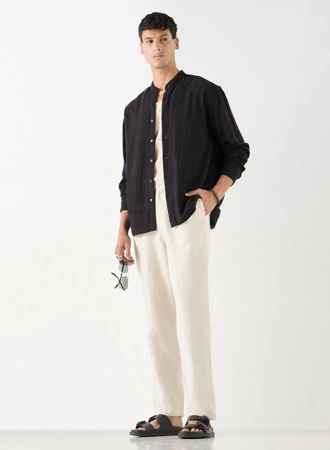 ايكونيك قميص بارز الملمس بقصّة مريحة بياقة ماندارين وأكمام طويلة من أيكونيك