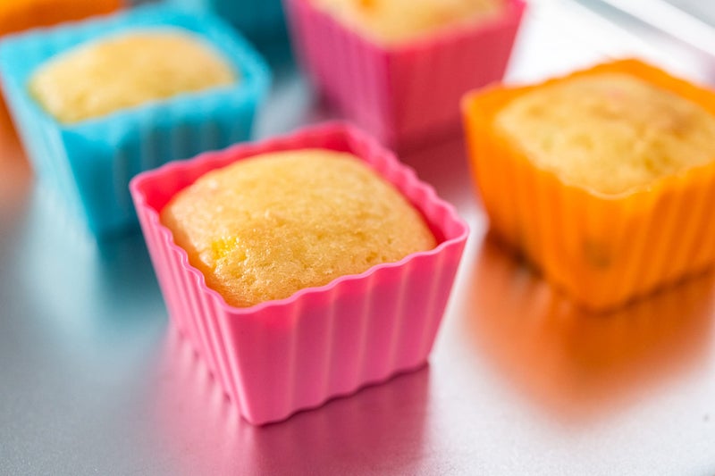 Bakerpan قوالب سيليكون مربعة من بيكر بان للخبز، أكواب خبز، قوالب كعك صغيرة، بطانات كب كيك مربعة، أكواب 1.5 بوصة - مجموعة من 12 - Image 4