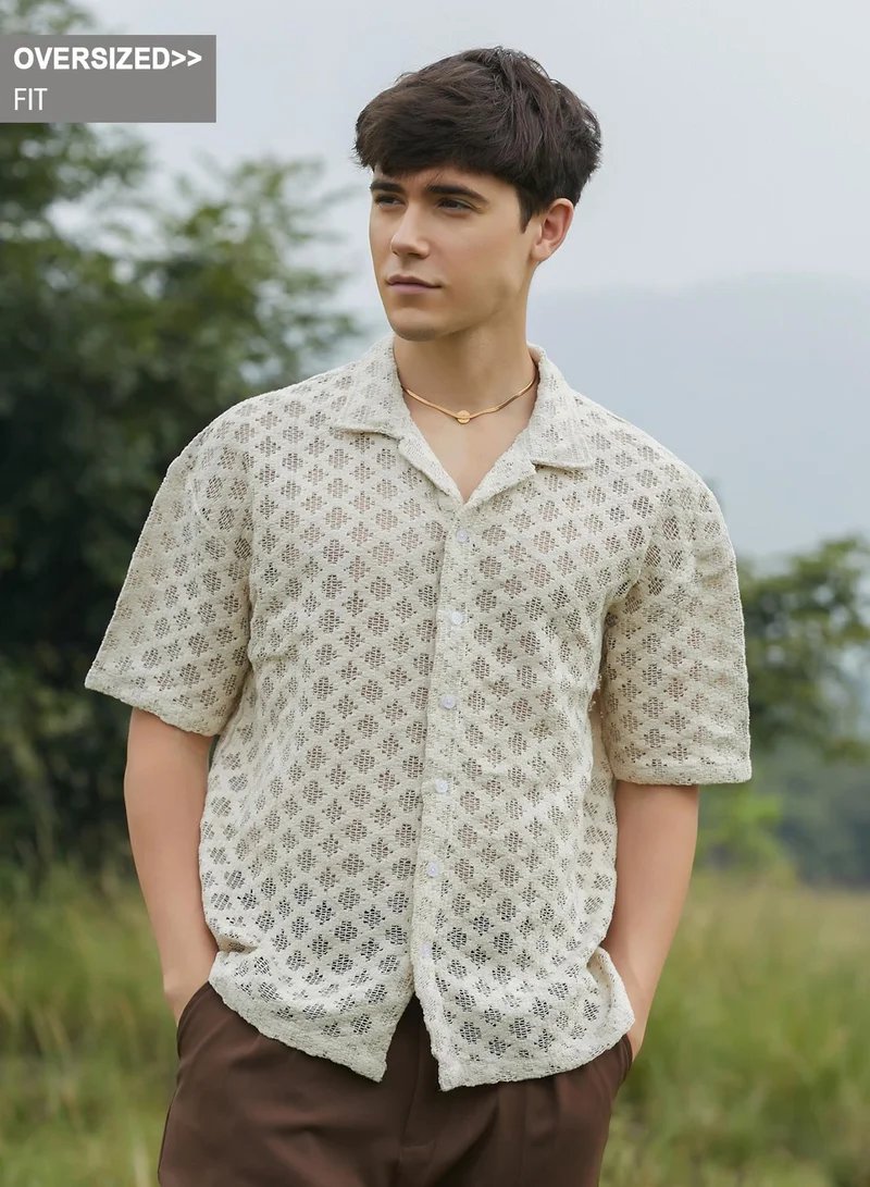 كامبوس سوترا Campus Sutra Men's Off-White Oblique Oversized Shirt For Casual Wear | Cuban Collar | Short Regular Sleeves | Button Closure | Oversized Shirt Crafted With Comfort Fit For Everyday Wear