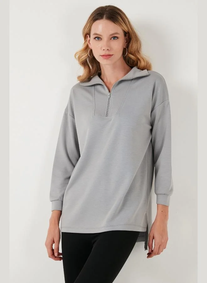 ليلا ليلا سويت شيرت نسائي بقصة عادية بياقة بسحاب، قصير من الأمام وطويل من الخلف