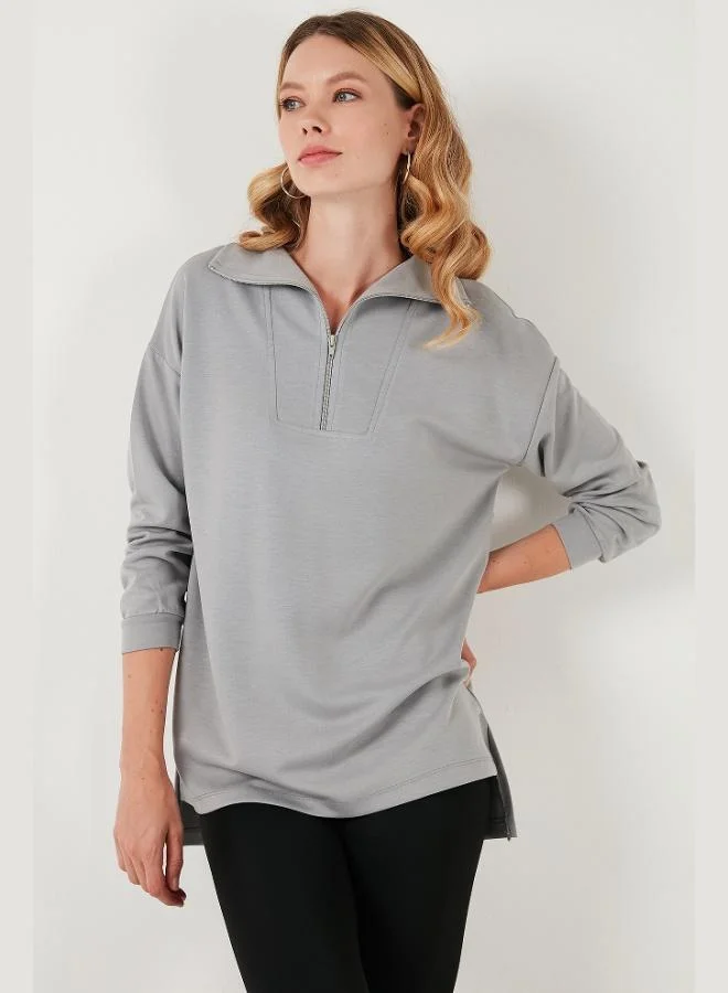 ليلا ليلا سويت شيرت نسائي بقصة عادية بياقة بسحاب، قصير من الأمام وطويل من الخلف