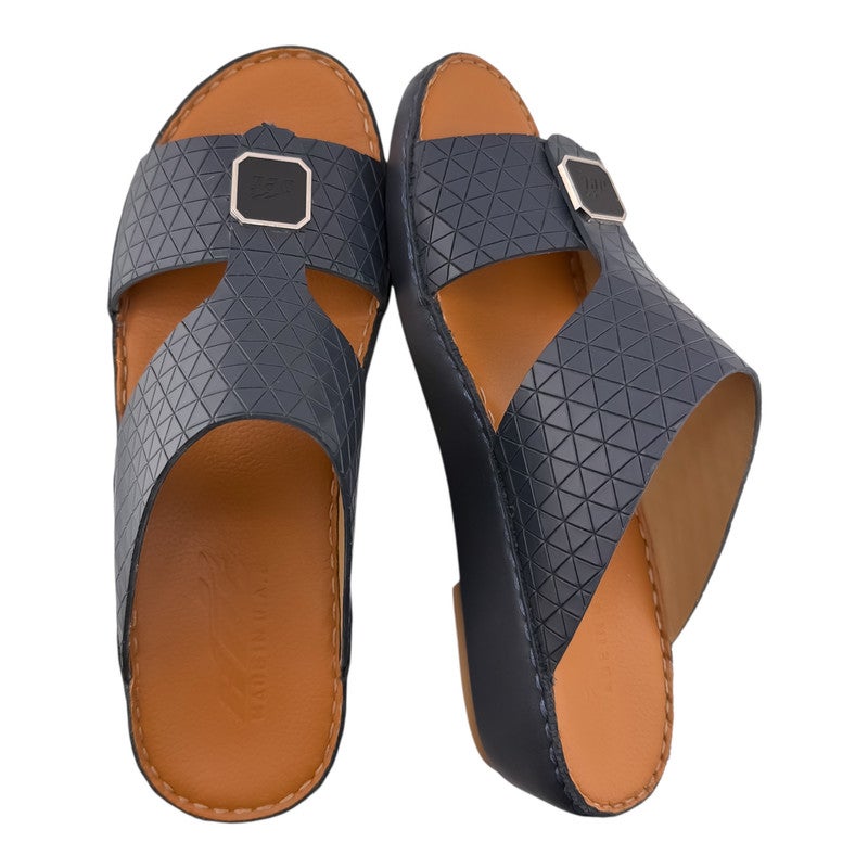 إيت صندل عربي يدوي الصنع للرجال من AET | شبشب رجالي خارجي | شبشب مفتوح من الأمام للاستخدام اليومي | جلد بقر عربي أصلي مع ابزيم| تصميم عربي جديد | نعل داخلي بني| مريح وخفيف الوزن - Image 2