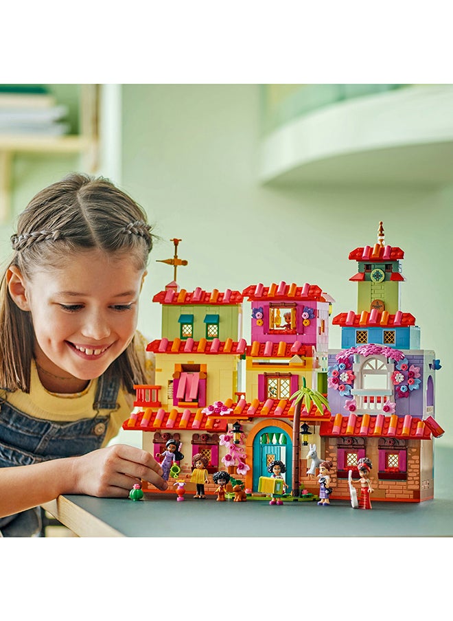 LEGO - لعبة بناء بيت مادريجال السحري من ديزني إنكانتو للأطفال تتضمن تمثالاً صغيراً لميرابل، لعبة تركيب ممتعة للفتيات والفتيان فوق 7 سنوات 43245 (1560 قطعة) - Image 1