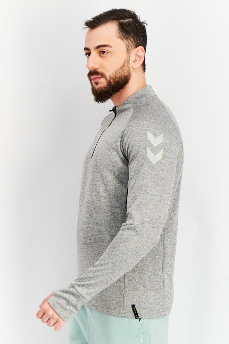 Hummel ملابس رياضية للرجال بلياقة شعار العلامة التجارية، مجموعة رمادية - Image 4