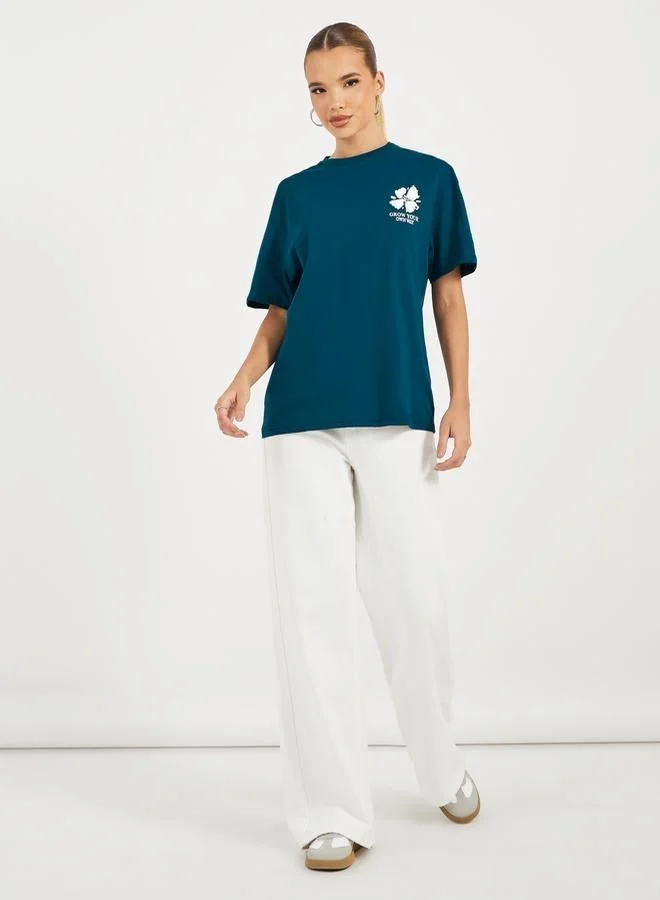 ستايلي تيشيرت فضفاض بطبعة كتابة وأكمام قصيرة