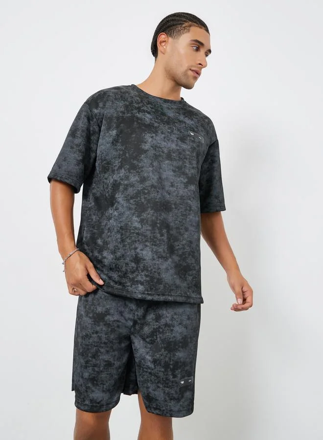 ستايلي طقم منسق من تيشيرت بطبعة تاي داي وقصة واسعة مع شورت