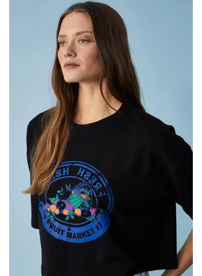 Ethiquet AHRI Women's Relaxed Crew Neck Printed Black T-Shirt.