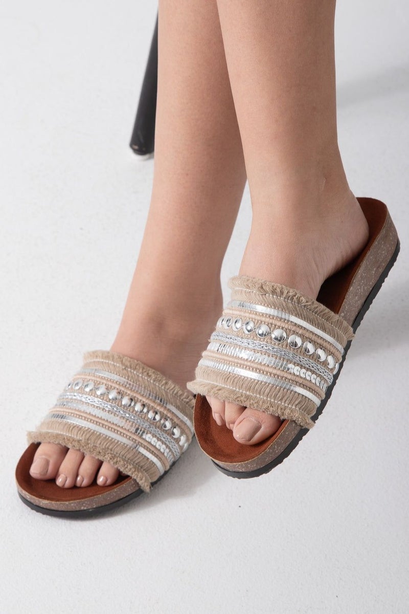 Vbranda Slipper is a decorated burlap bag from the front. SF-64-BEIGE - Image 2