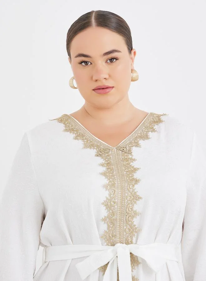 Styli Styli Plus White Jacquard Kaftan with Lace Trim