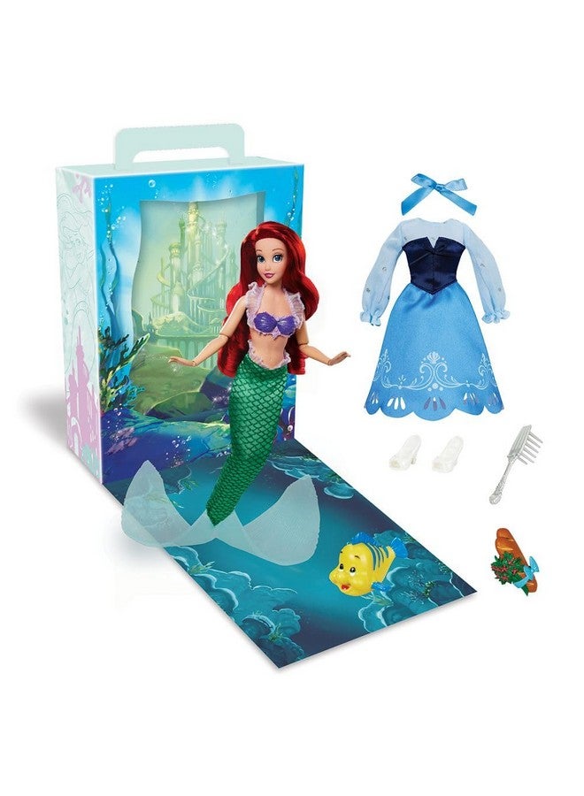 Disney store دمية الأميرة الرسمية من متجر ديزني (أرييل من فيلم الحورية الصغيرة) 11 بوصة، تشمل كتاب تلوين وفستان إضافي، دمية الأميرة بزي كلاسيكي، ألعاب أميرات للبنات - Image 1